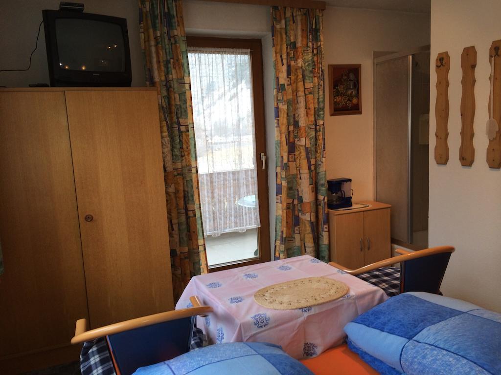 Haus Scholl Acomodação com café da manhã Nassereith Quarto foto